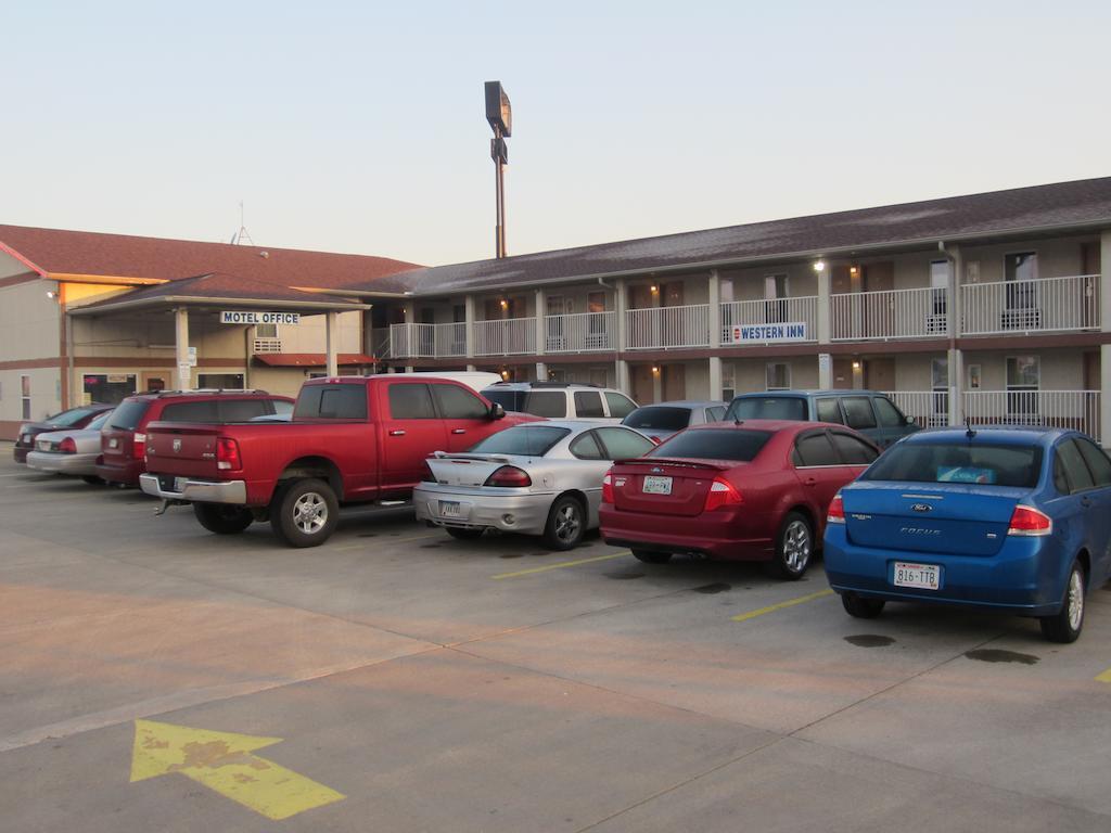 First Western Inn - Fairmont City Exterior foto