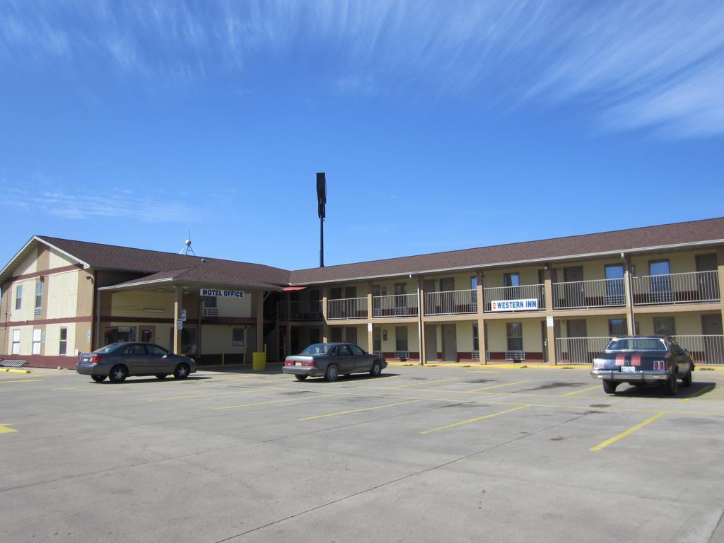 First Western Inn - Fairmont City Exterior foto